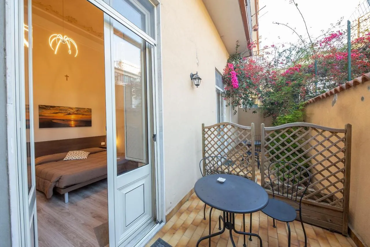 B&B Ambitious Katanya 0*,  İtalya